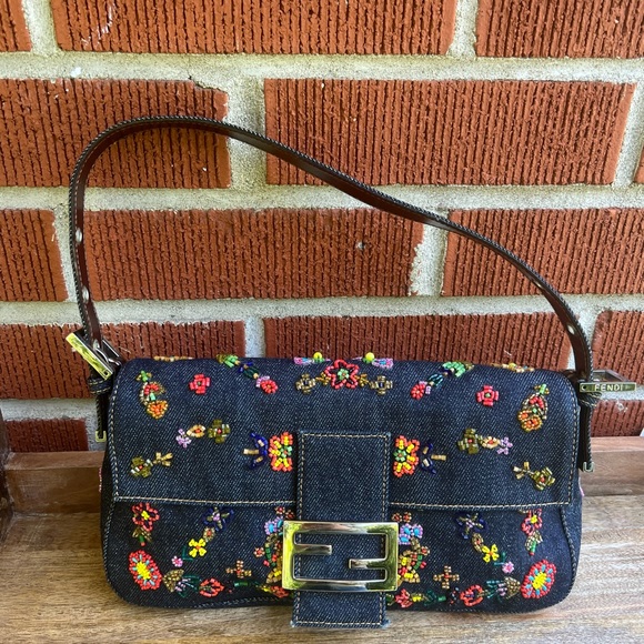 Hollyclosetcase | Like to save my closet 💕 - Picture 7 of 8